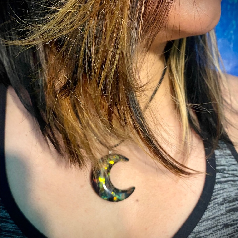 Black & iridescent glitter resin crescent moon - Picture 7 of 12